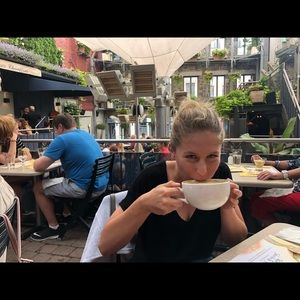 Meet your Posher, Cassandra